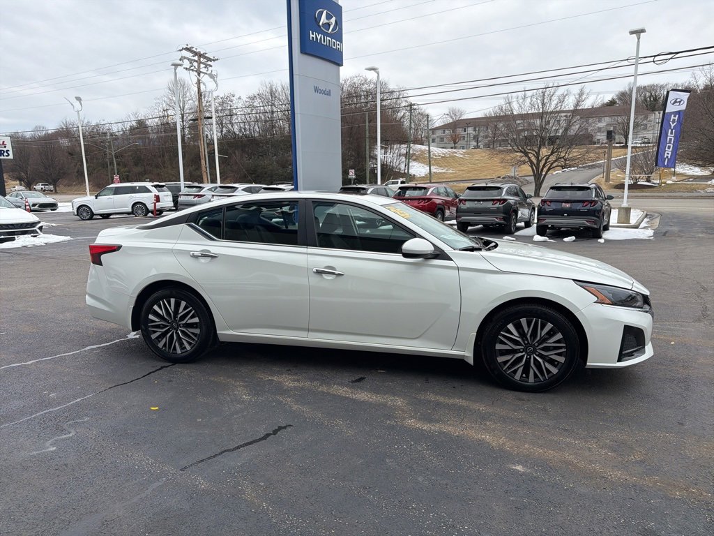 Used 2025 Nissan Altima 2.5 SV w/ SV Premium Package image 4