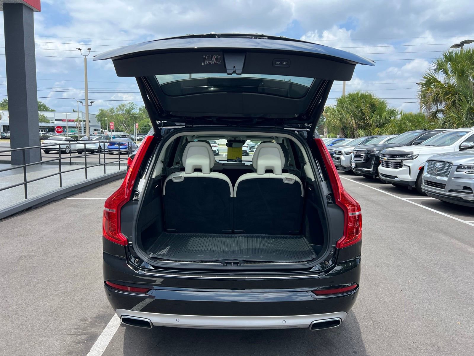 Used 2020 Volvo XC90 T5 Momentum w/ Protection Package Premier FWD image 20