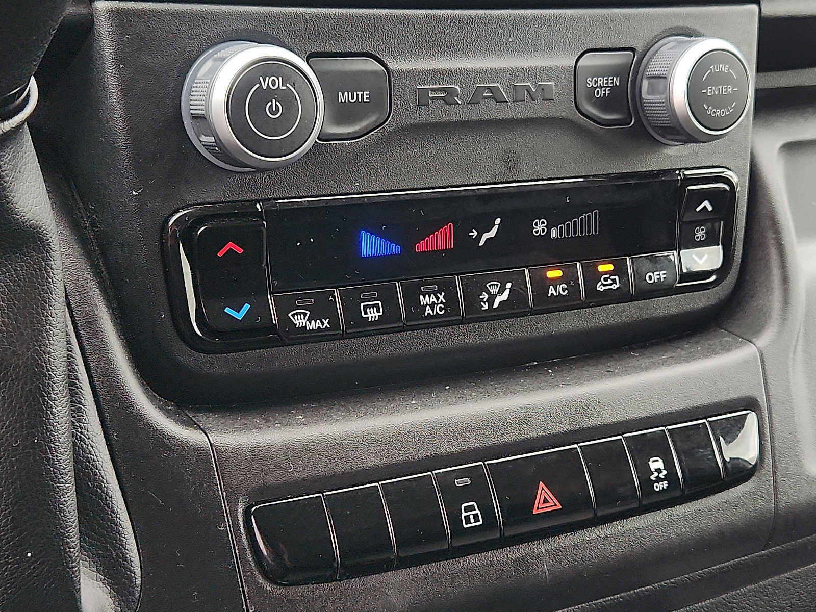 Used 2025 RAM ProMaster 2500 w/ Convenience Group FWD image 15