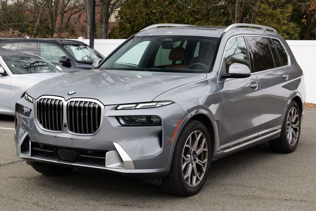 Used 2023 BMW X7 xDrive40i w/ Premium Package image 3