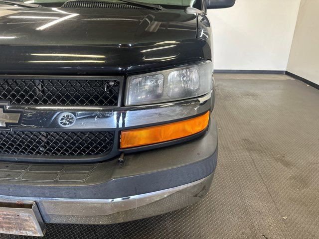 Used 2003 Chevrolet Express 1500 w/ Preferred Equipment Group 3 image 4