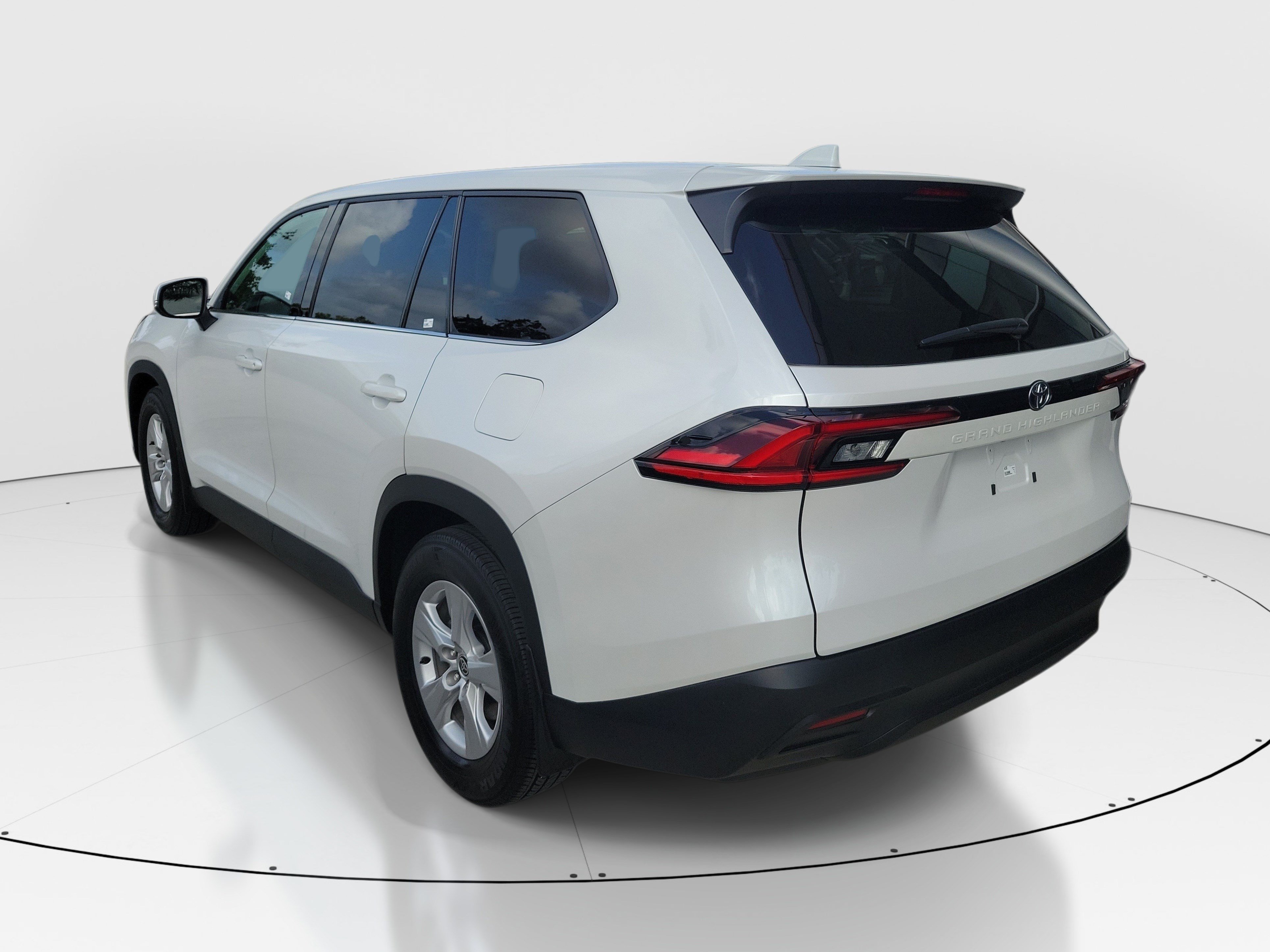 Used 2025 Toyota Grand Highlander FWD image 5