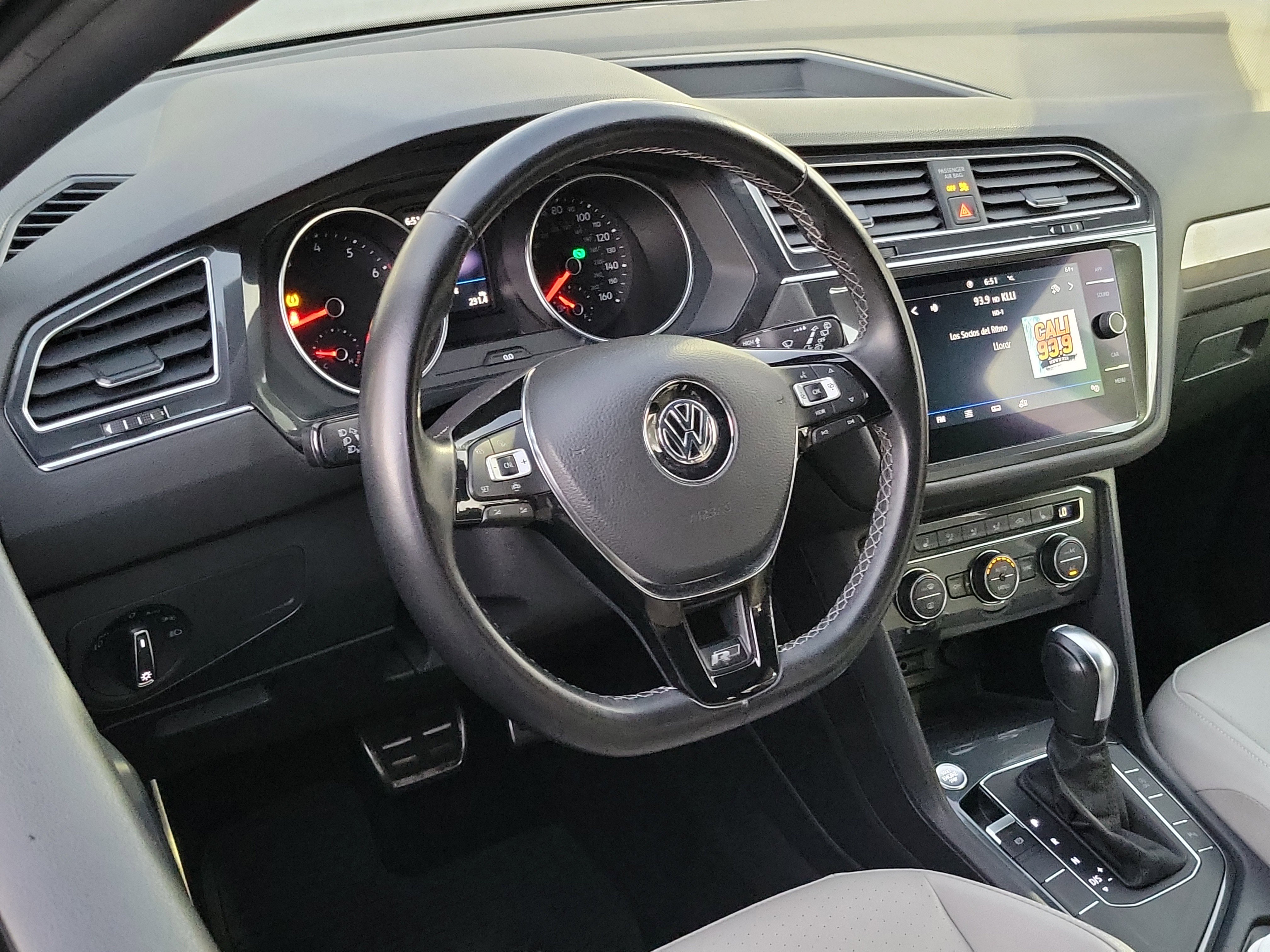 Used 2020 Volkswagen Tiguan SE R-Line image 5