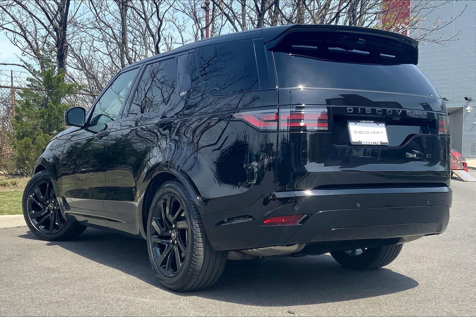 Used 2025 Land Rover Discovery Dynamic SE AWD/4WD image 11