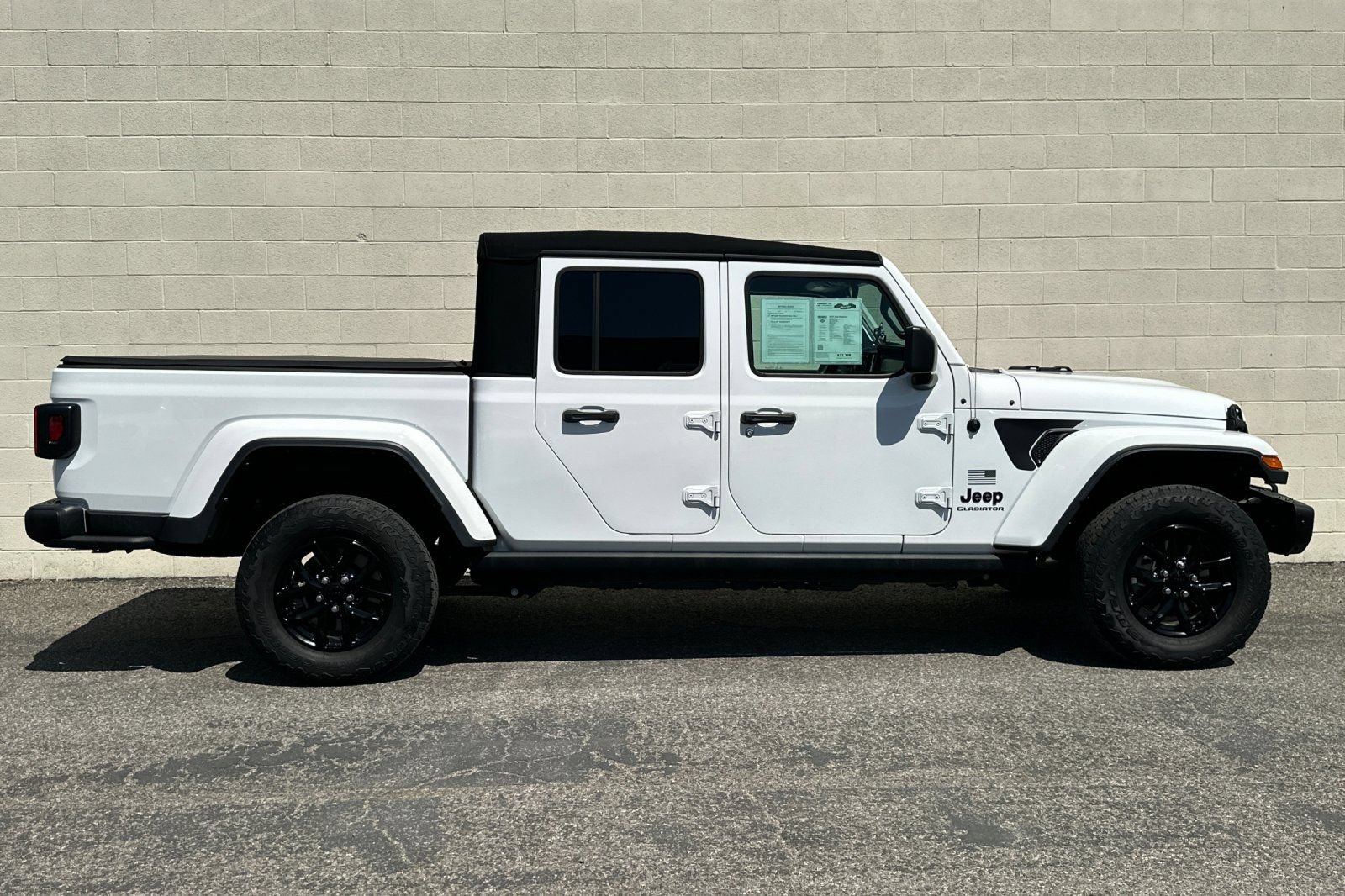 Used 2023 Jeep Gladiator Sport AWD/4WD image 3