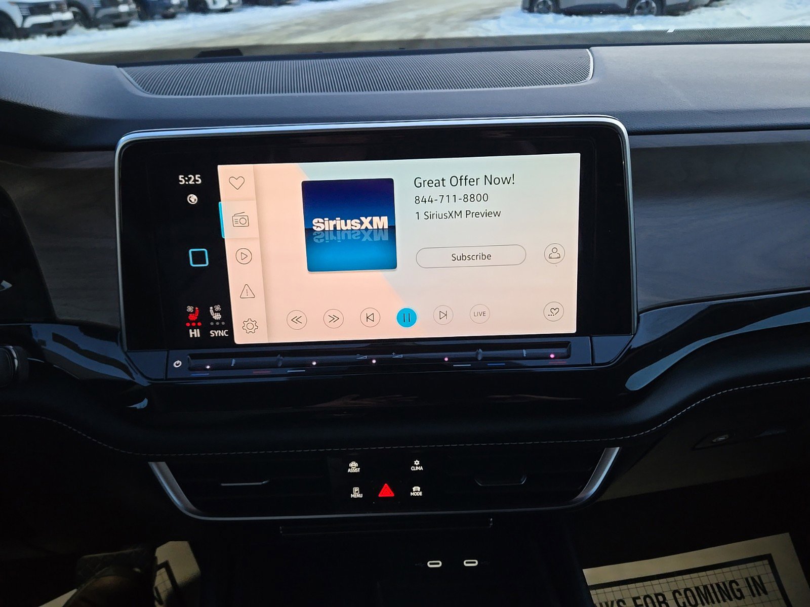 Used 2024 Volkswagen Atlas SE image 16