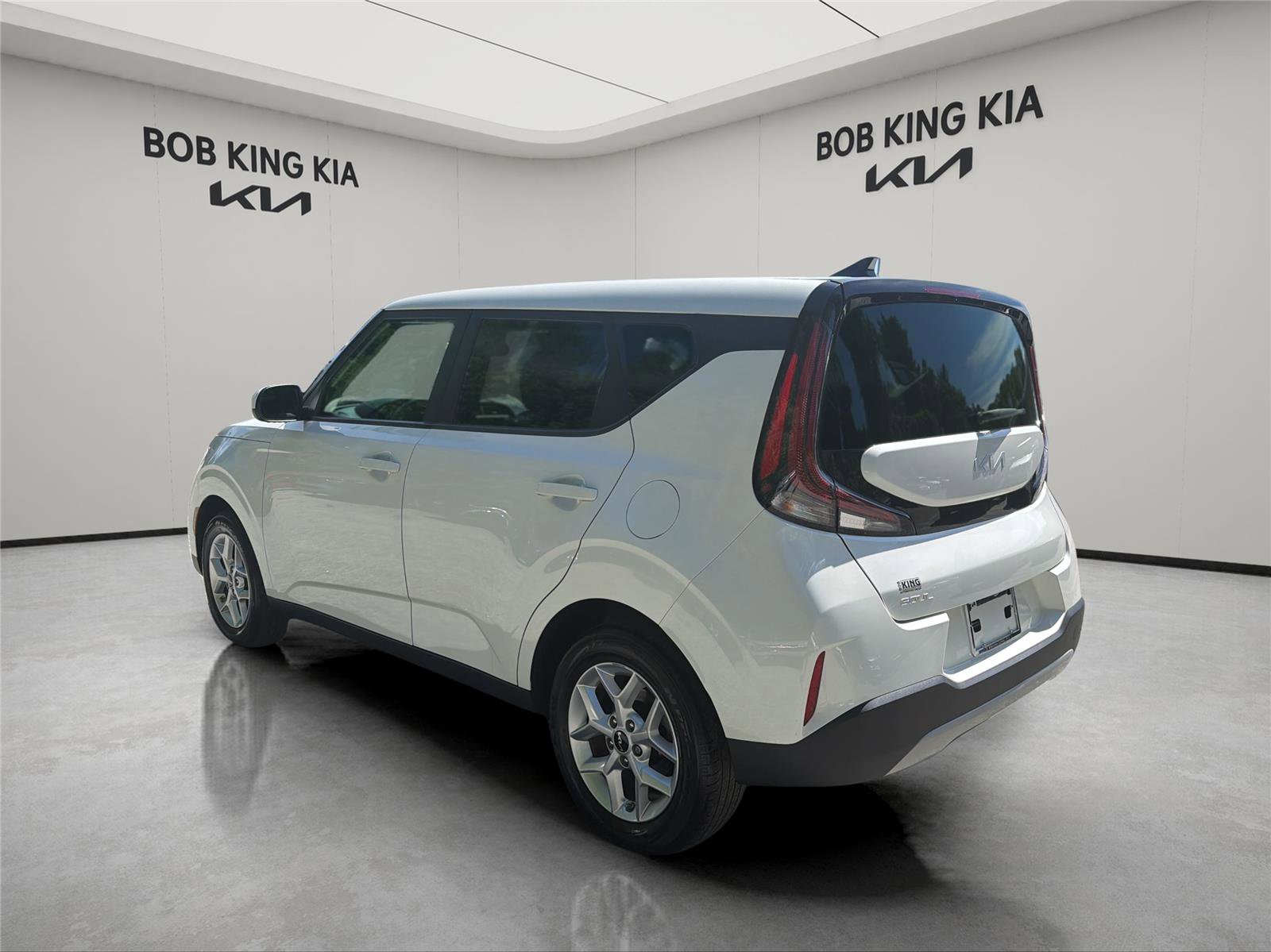 Used 2024 Kia Soul LX w/ Option Group 015 FWD image 3