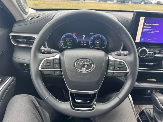 Used 2024 Toyota Highlander Platinum image 23