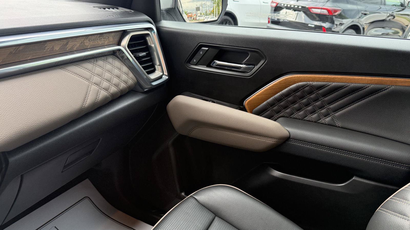 Used 2023 GMC Canyon Denali AWD/4WD image 46