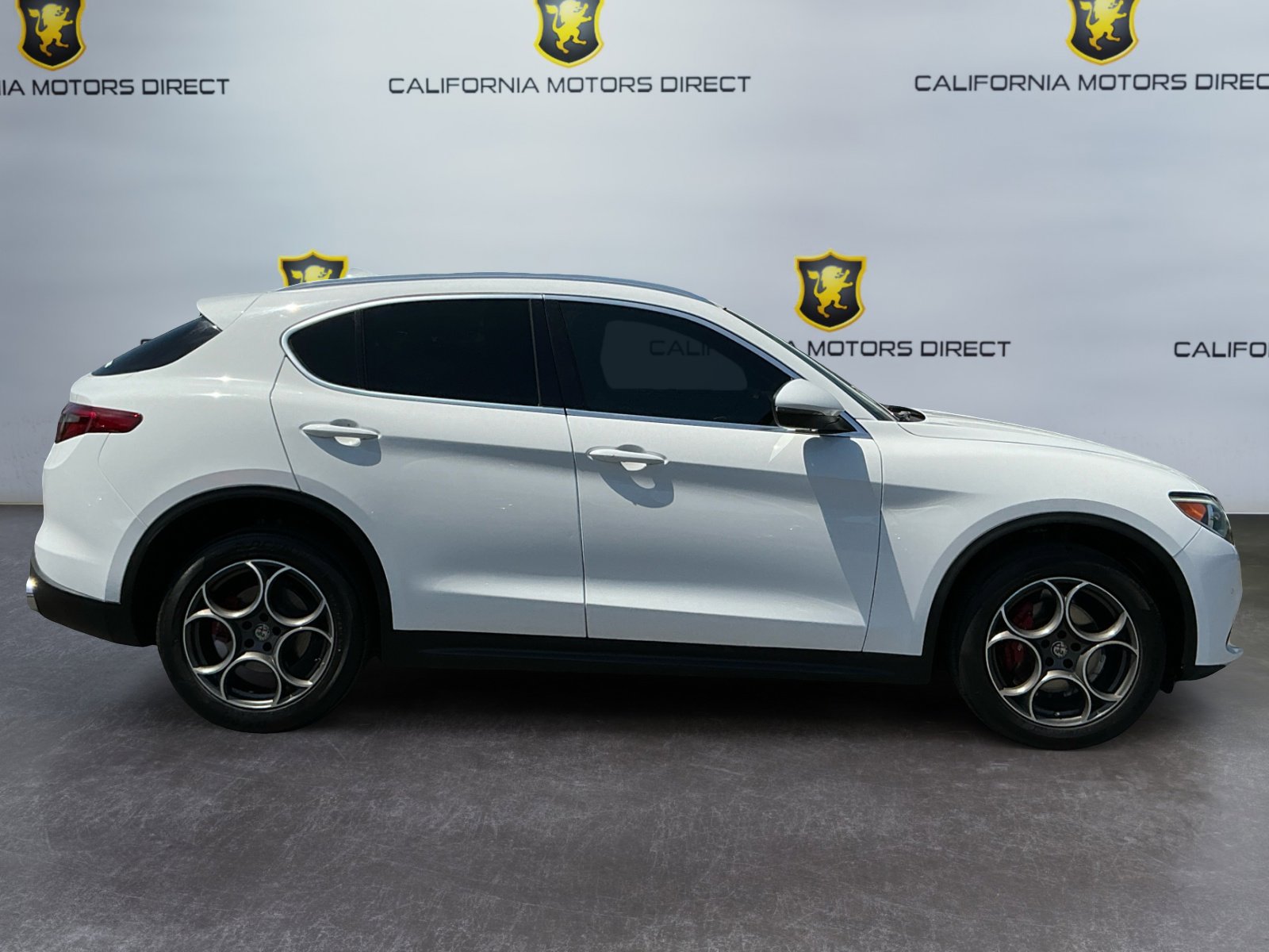 Used 2018 Alfa Romeo Stelvio AWD image 4