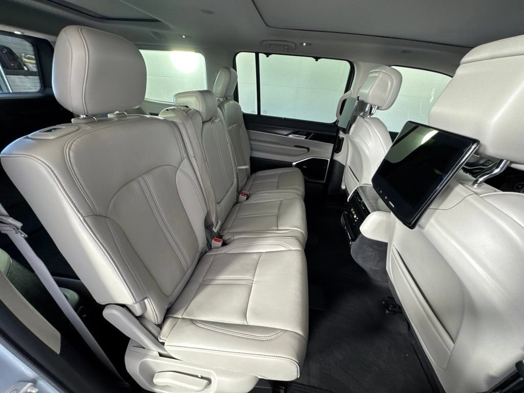 Certified 2023 Jeep Wagoneer Series III w/ Premium Group I AWD/4WD image 50