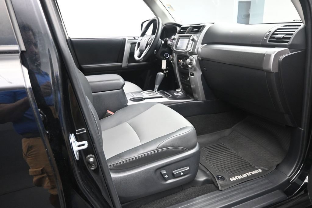 Used 2019 Toyota 4Runner SR5 Premium AWD/4WD image 27