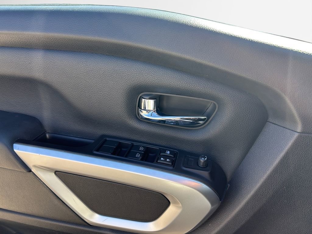 Used 2020 Nissan Titan SV w/ SV Convenience Package image 17