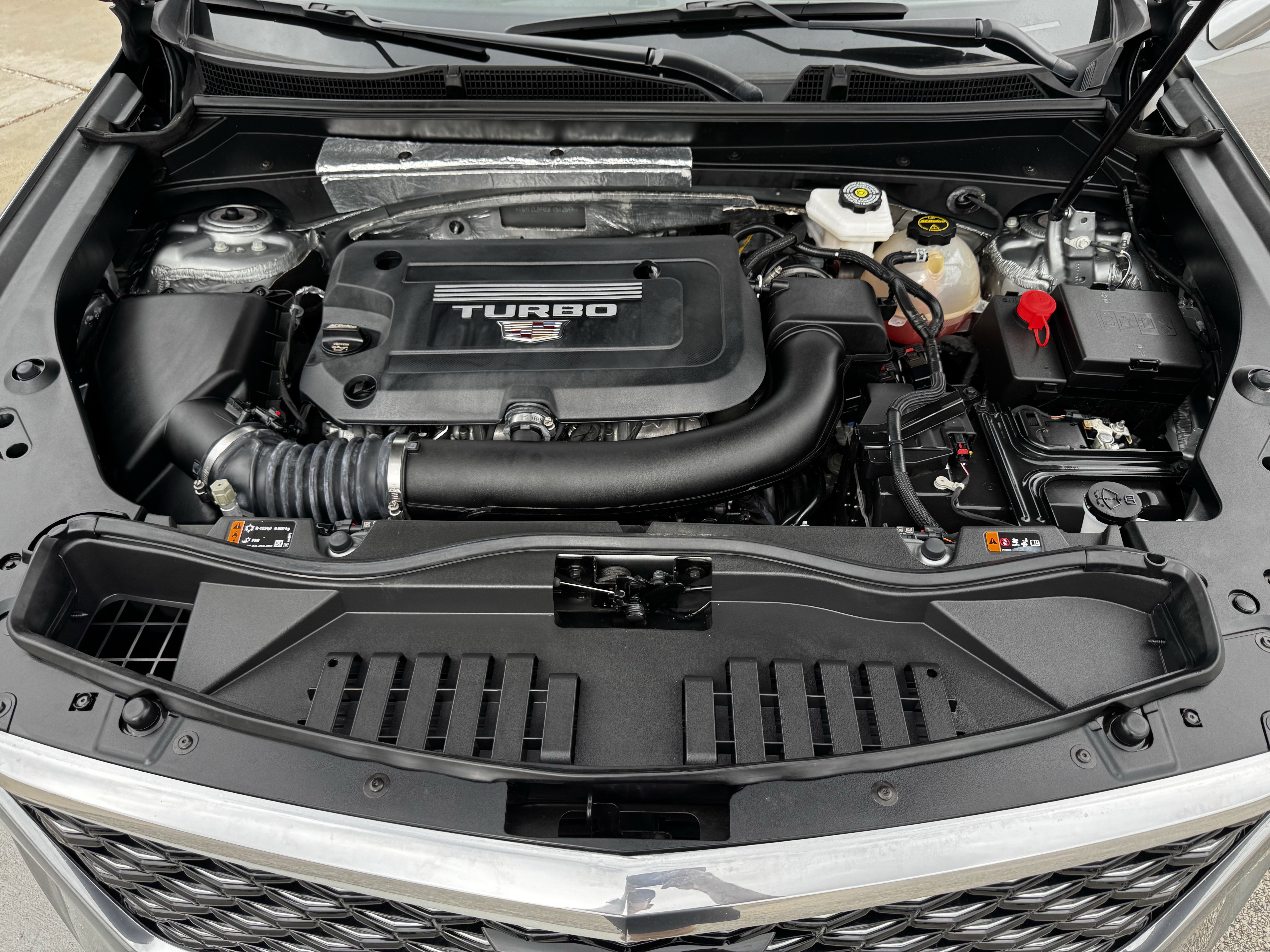 Used 2025 Cadillac XT4 Premium Luxury image 32