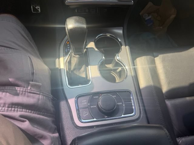 Used 2020 Jeep Grand Cherokee Limited AWD/4WD image 14