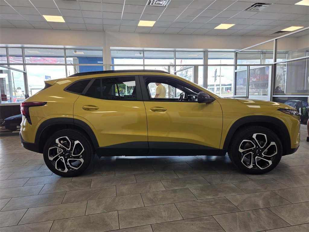 Certified 2024 Chevrolet Trax RS w/ Sunroof Package image 8