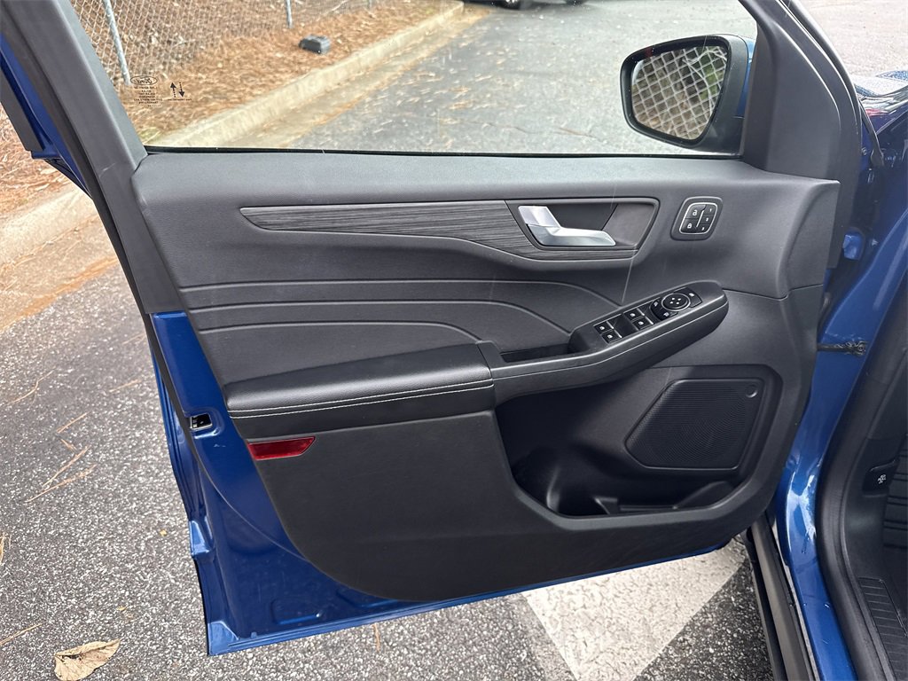 Used 2023 Ford Escape Platinum w/ Class II Trailer Tow Package image 11