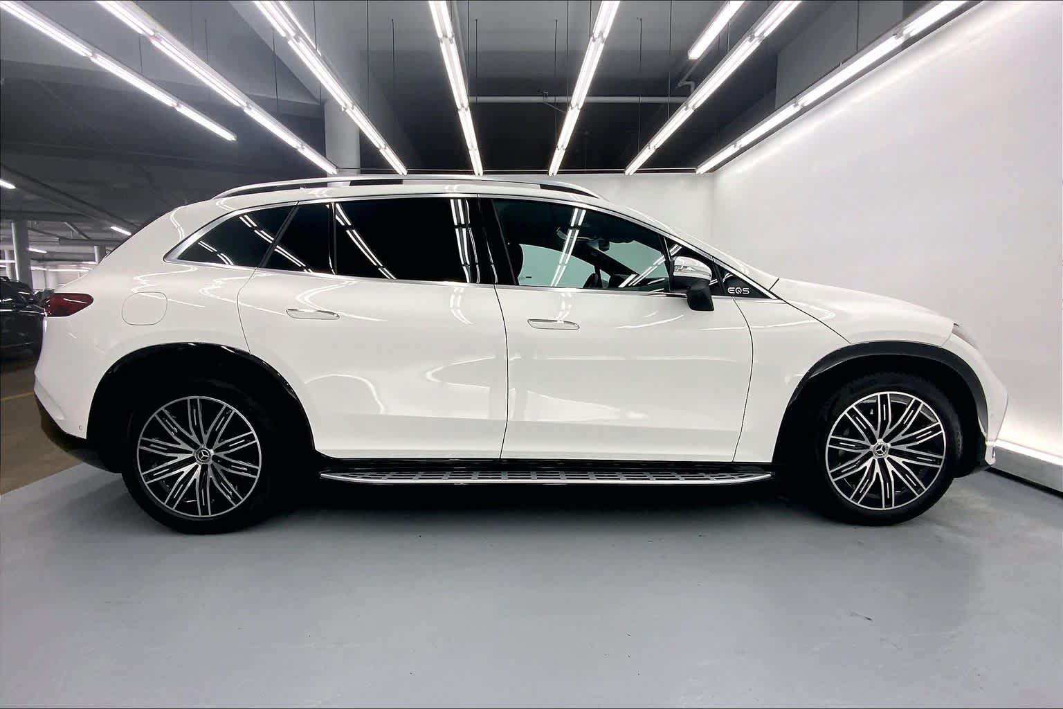 New 2027 Mercedes-Benz EQS 400 4MATIC SUV image 8