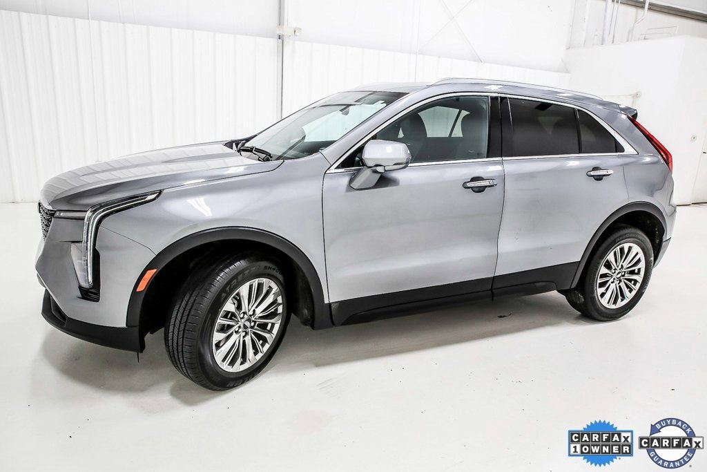 Used 2024 Cadillac XT4 Premium Luxury image 3