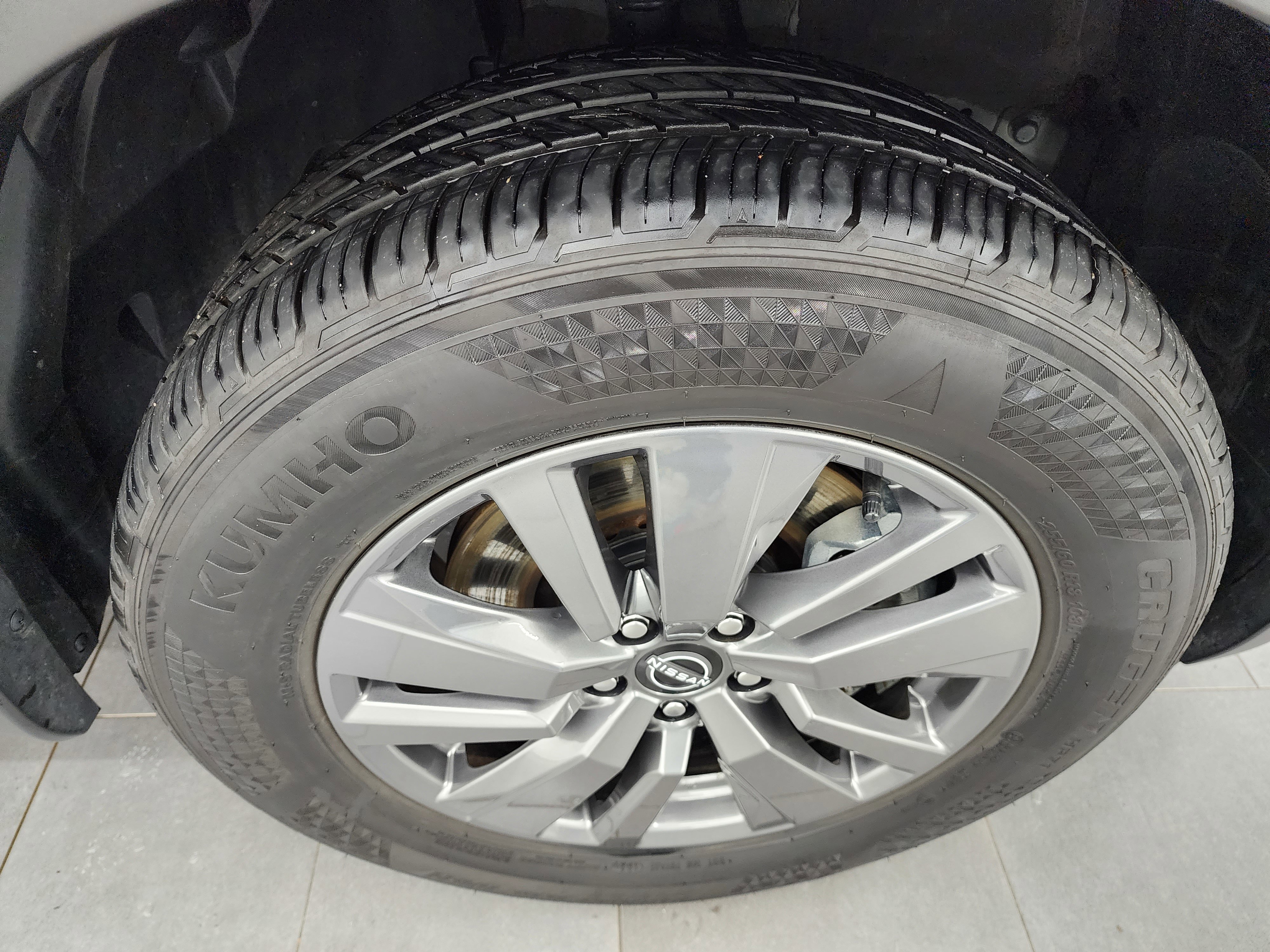 Used 2025 Nissan Pathfinder SV image 3