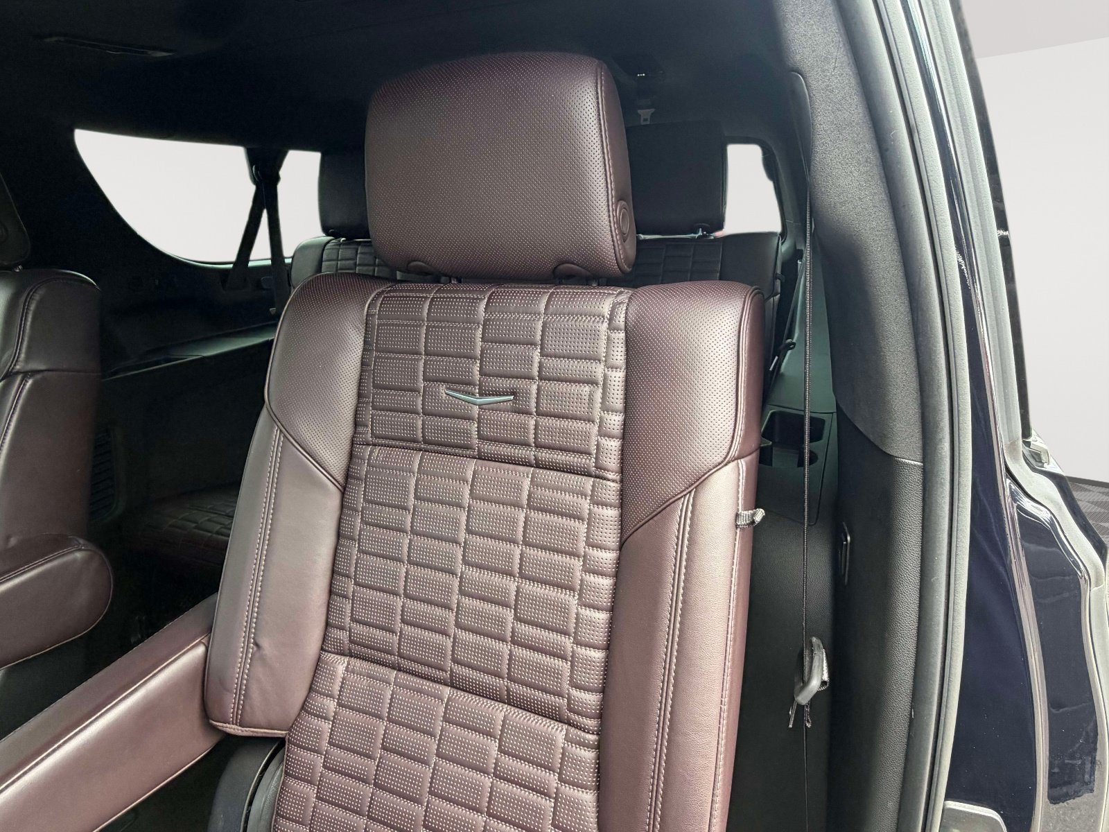 Certified 2022 Cadillac Escalade ESV Premium Luxury Platinum w/ LPO, Radiant Package AWD/4WD image 26