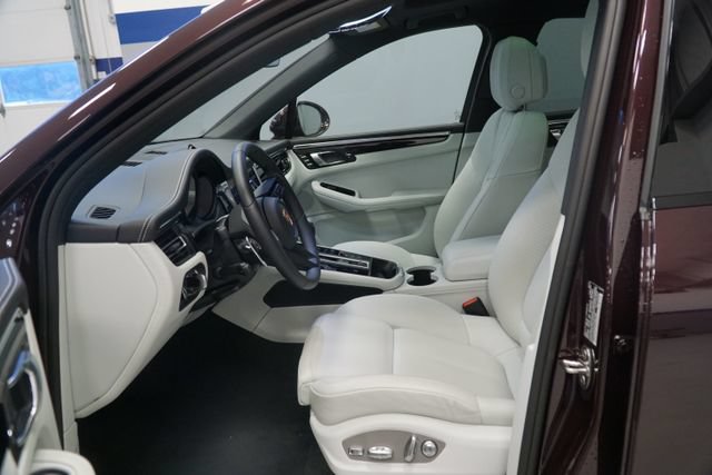 Certified 2026 Porsche Macan Turbo AWD/4WD image 23