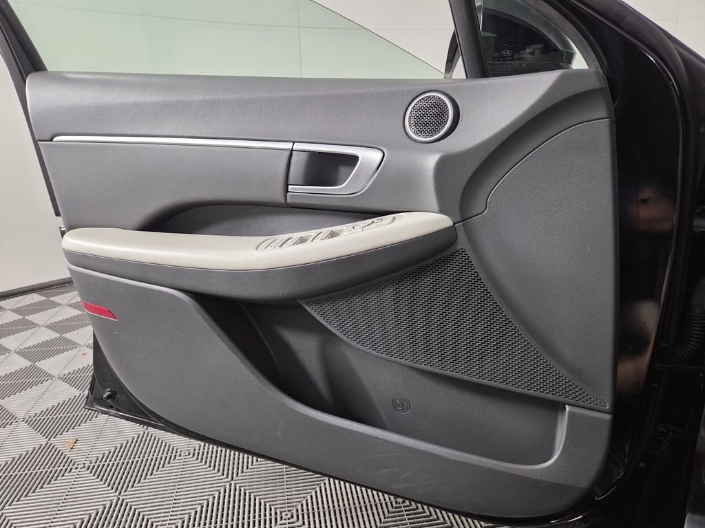 Used 2025 Hyundai Sonata SEL FWD image 23
