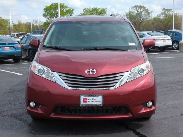 Certified 2017 Toyota Sienna XLE image 4