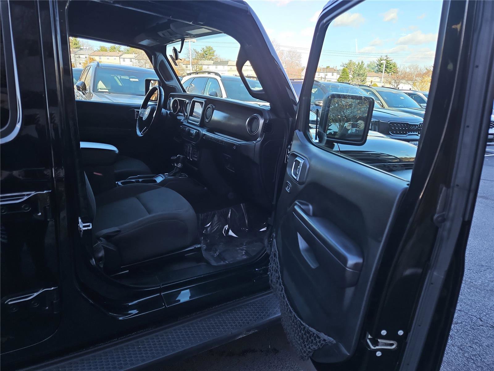 Used 2018 Jeep Wrangler Unlimited Sport S image 26