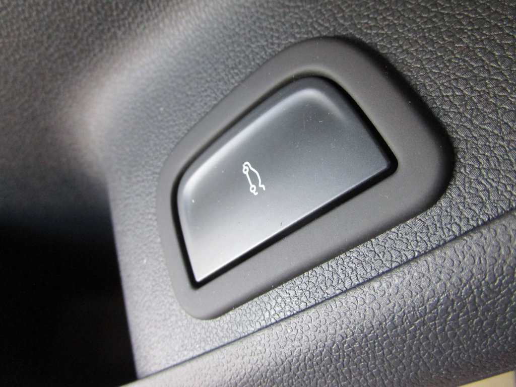 New 2027 Chevrolet Traverse LT w/ Sun and Wheel Package FWD image 23