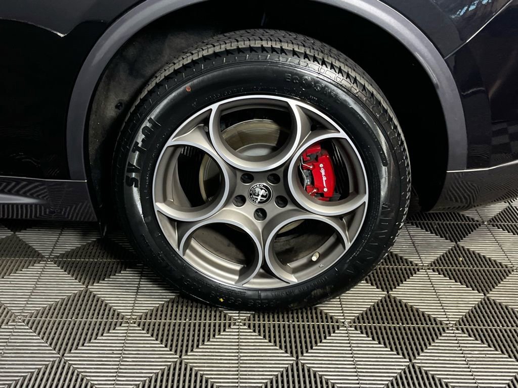 Used 2022 Alfa Romeo Stelvio Ti image 11