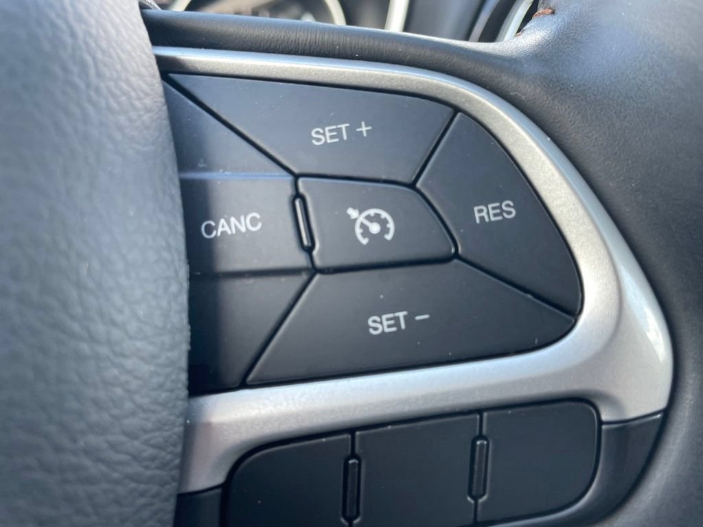 Used 2018 Jeep Compass Limited AWD/4WD image 18