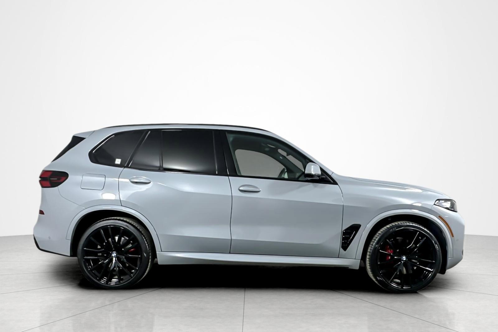 Used 2024 BMW X5 xDrive40i w/ M Sport Package AWD/4WD image 6