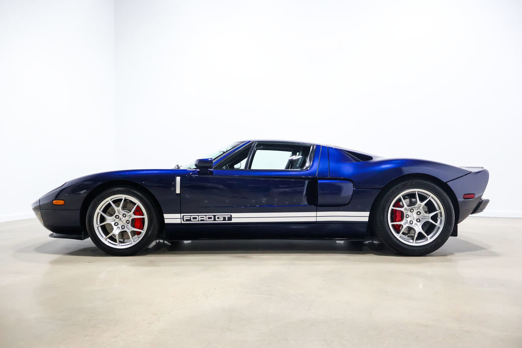 Used 2006 Ford GT RWD image 13