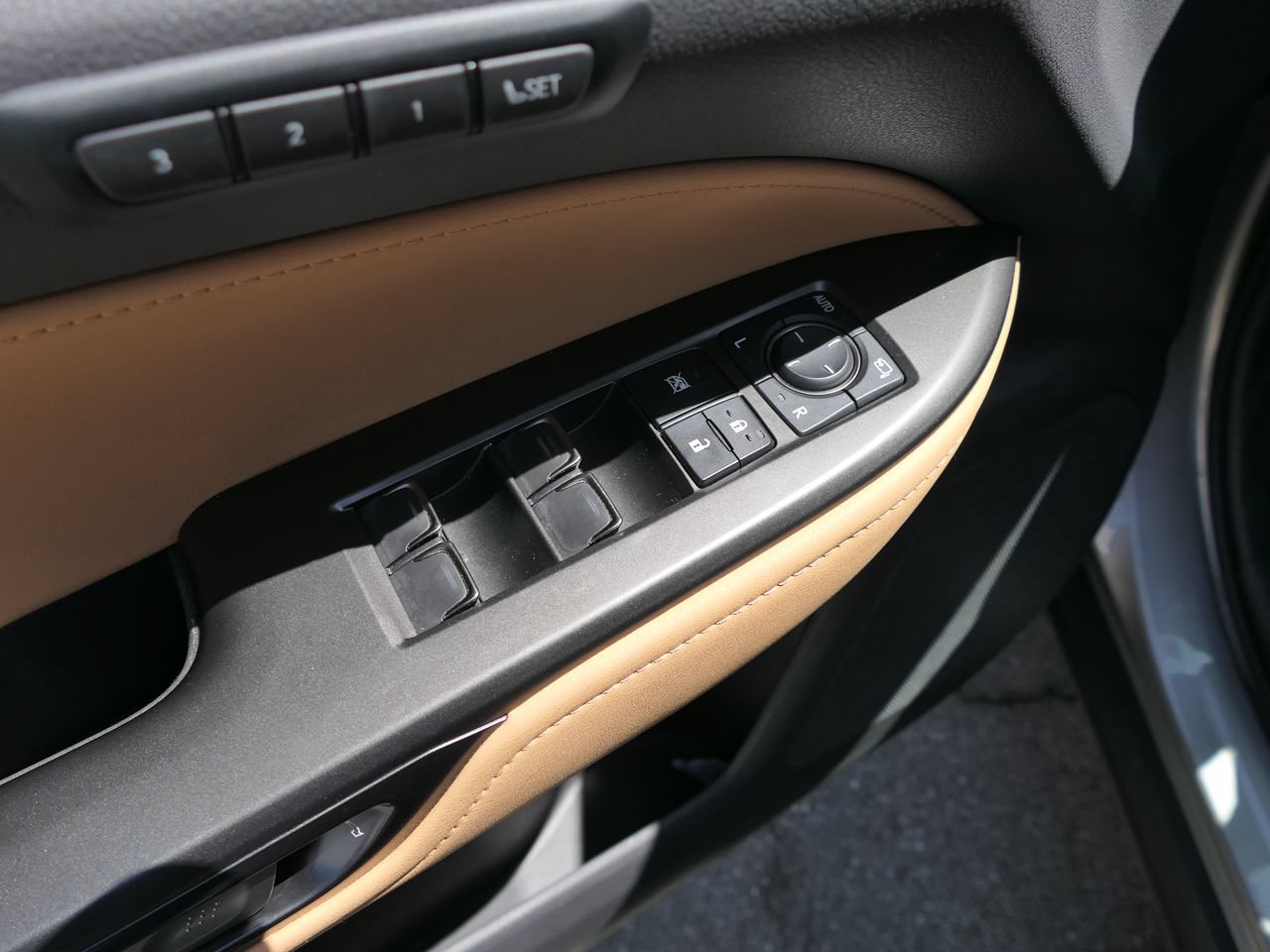 Used 2025 Lexus NX 350h AWD w/ Cold Area Package image 12