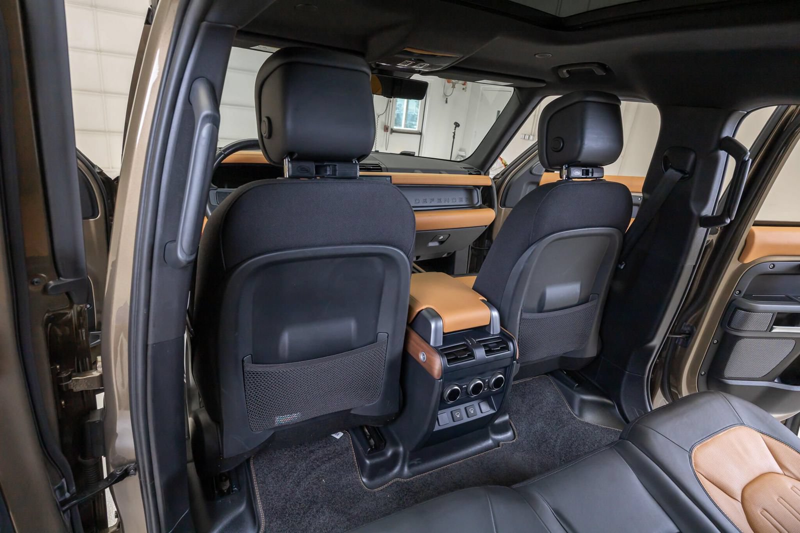 Used 2024 Land Rover Defender 110 X AWD/4WD image 30