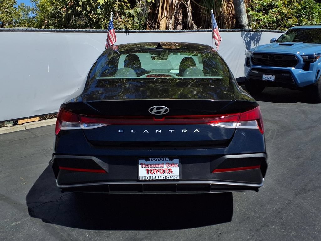 Used 2024 Hyundai Elantra SE FWD image 6