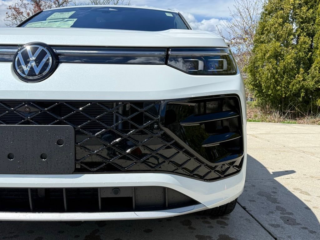 New 2026 Volkswagen Tiguan SEL R-Line AWD/4WD image 4