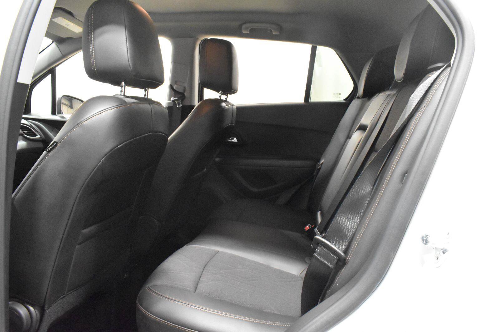 Used 2022 Chevrolet Trax LT w/ LT Convenience Package AWD/4WD image 8