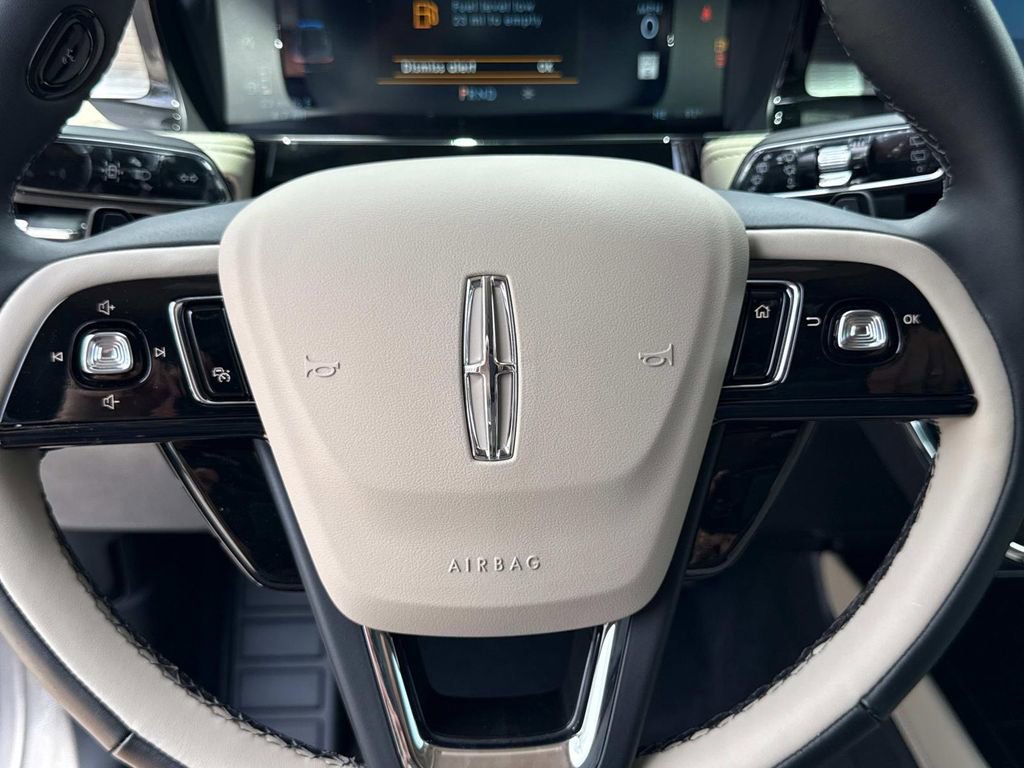 New 2025 Lincoln Corsair FWD w/ Equipment Group 101A image 26