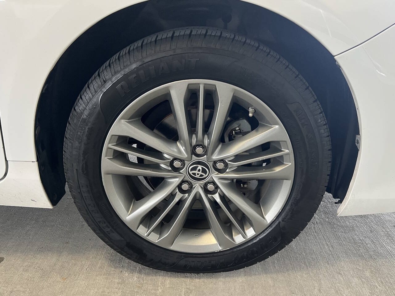 Used 2017 Toyota Camry SE FWD image 33