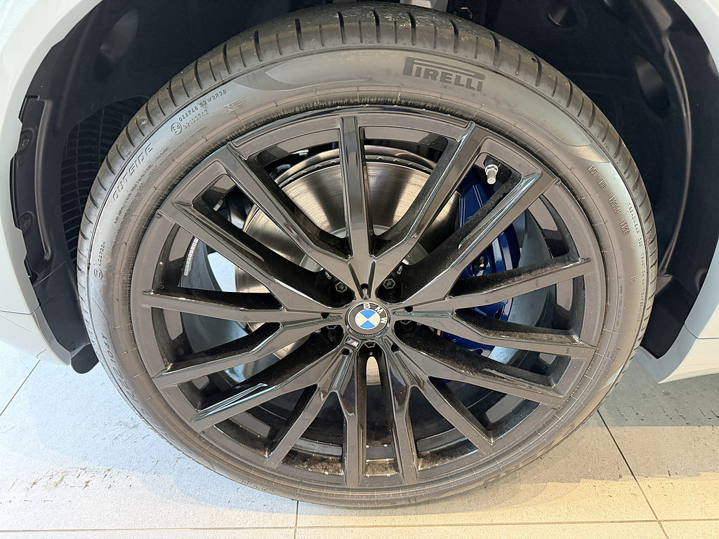 New 2026 BMW X5 M60i w/ Climate Comfort Package AWD/4WD image 8