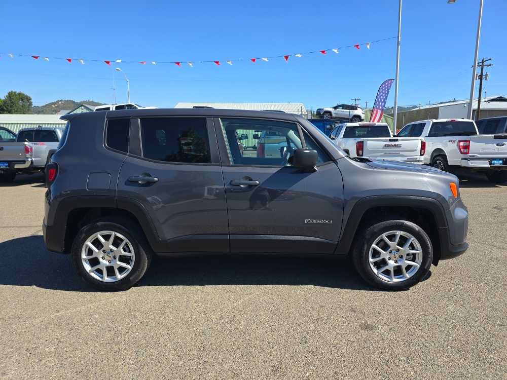 Used 2023 Jeep Renegade Latitude AWD/4WD image 6