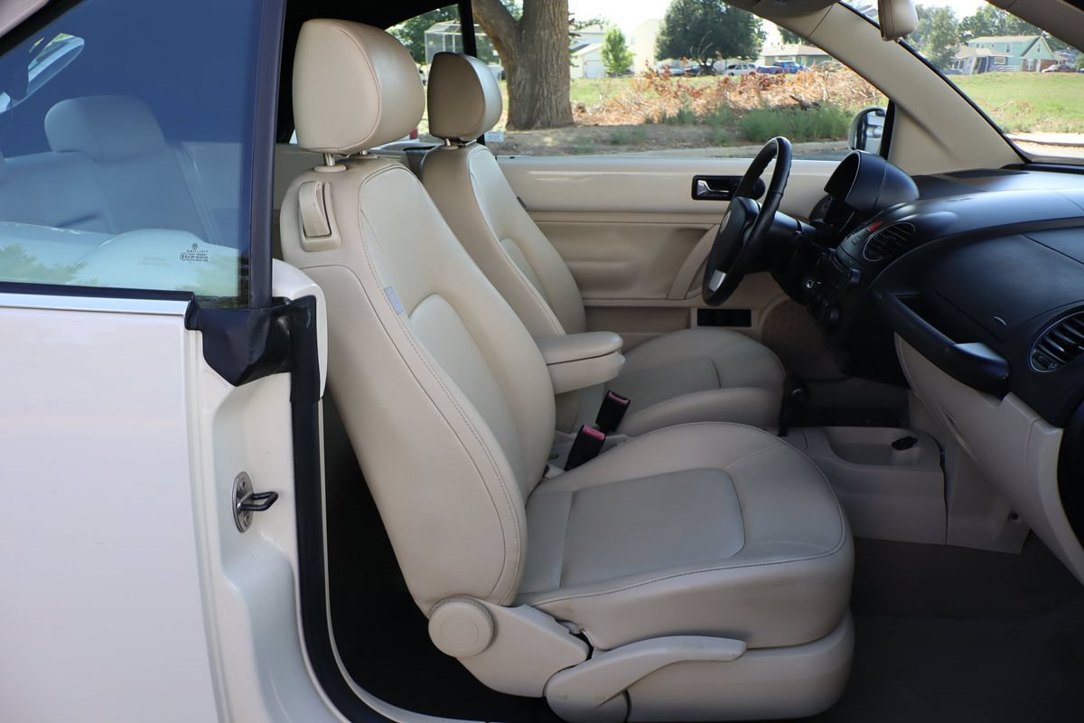 Used 2008 Volkswagen Beetle SE FWD image 33