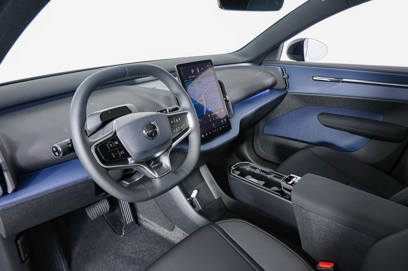 New 2026 Volvo EX30 Plus w/ Protection Package Premier AWD/4WD image 4