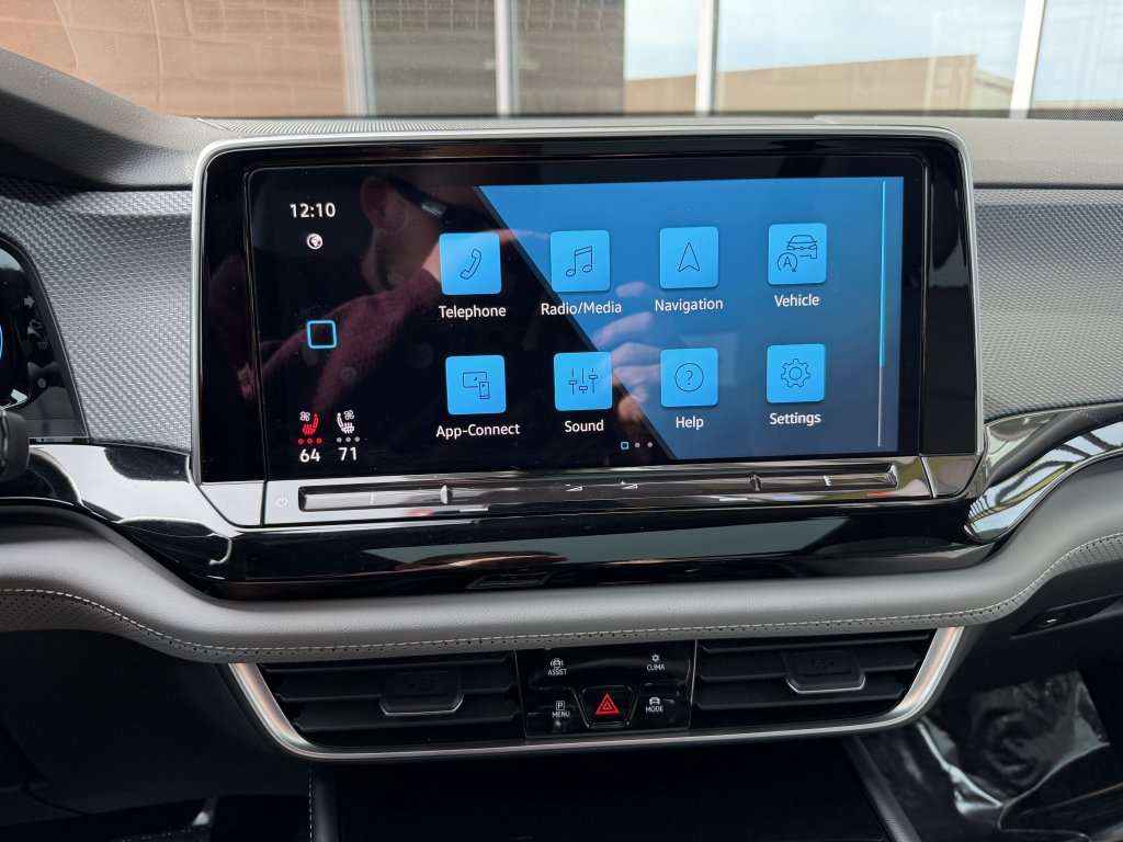 Used 2024 Volkswagen Atlas Cross Sport SEL AWD/4WD image 18