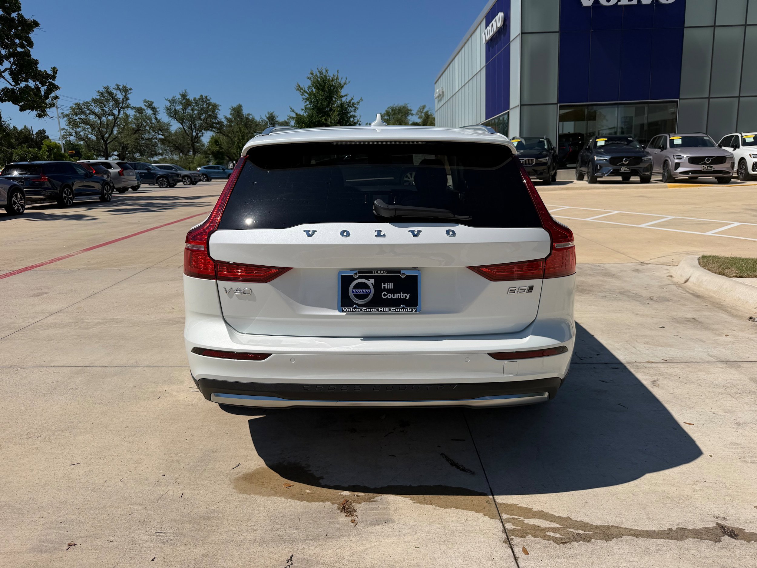 Certified 2025 Volvo V60 B5 Cross Country Plus AWD/4WD image 5