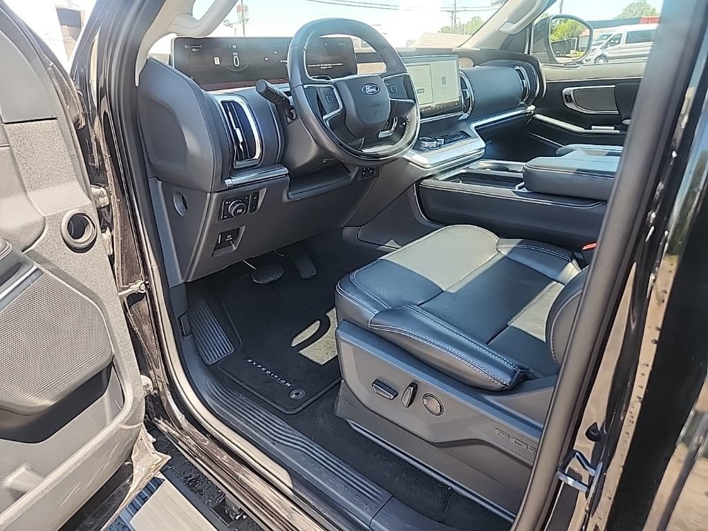 Used 2025 Ford Expedition Max Platinum AWD/4WD image 29