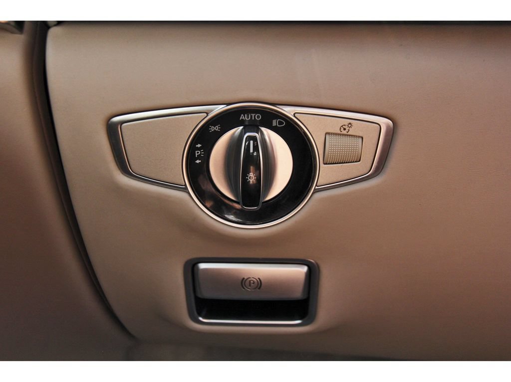 Used 2019 Mercedes-Benz S 560 Sedan image 22