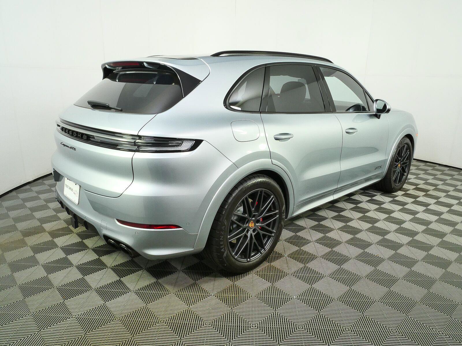Certified 2025 Porsche Cayenne GTS AWD/4WD image 27
